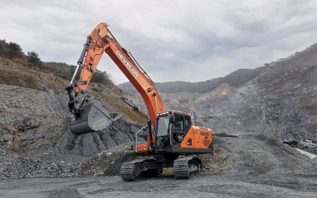 Stejně jako všechny stroje řady „-9“ i modely DX230LC-9 a DX260LC-9 využívají řadu průlomových technologií, které posouvají laťku v oblasti produktivity, bezpečnosti, komfortu obsluhy a udržitelnosti.