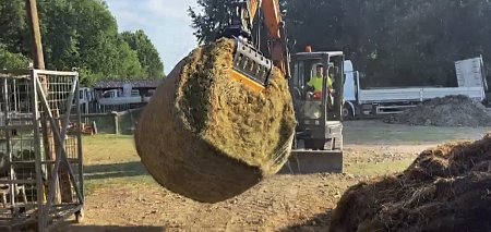 Na farmách se sortýrovací drapák MB-G500 osvědčil například při manipulaci s balíky sena.