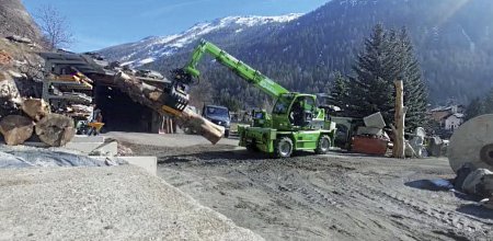 Sortýrovací drapák MB-G600 s teleskopickým manipulátorem Merlo umožní efektivní manipulaci s širokým spektrem materiálů.