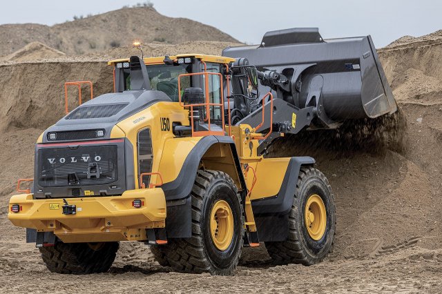 Kolový nakladač Volvo L150 K s novou optimalizovanou sadou příslušenství a přepracovaným elektronickým asistenčním systémem LoadAssist.