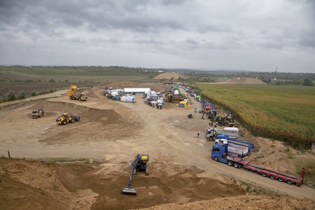 Celkem bylo k vidění 15 strojů Volvo, nechybělo moderní konferenční zázemí ve Volvo Trucku ani prémiový catering v hotelovém stylu.