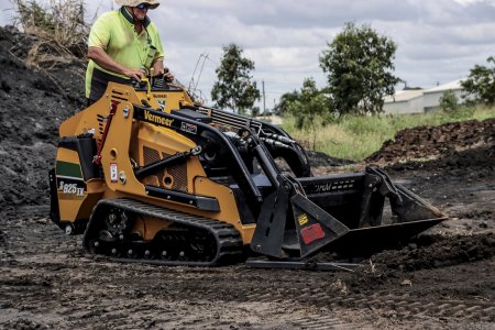 Pro náročnější projekty je tu nakladač Vermeer S925TX, spolehlivý parťák s vysokým výkonem i všestranností. Zdroj: Instagram / Vermeer Australia