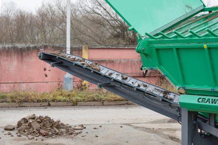 Teleskopická varianta dopravníku se vysouvá automaticky a o správné natažení pásu se postará zabudovaný tenzometr.