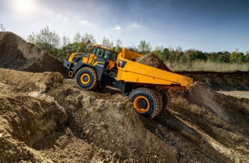 Nové kloubové dumpery Hyundai jsou navrženy pro náročný terén, vyšší přepravní kapacitu a výkon odpovídající požadavkům moderních stavenišť.