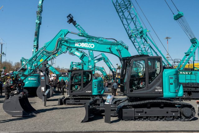 Rýpadla Kobelco jsou oceňována především díky silnému hydraulickému systému s prémiovými japonskými čerpadly Kawasaki