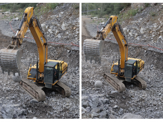 Pásové rypadlo JCB využívá ocelovou kouli k druhotnému rozpojování nadrozměrných kusů horniny.