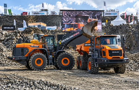 Na steinexpo byly k vidění i kolový nakladač Develon DL550-7 a kloubový dumper DA30-7.