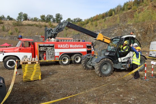 Na akci nechyběl ani teleskopický manipulátor Liebherr T 38-6s, který si návštěvníci mohli prohlédnout zblízka.