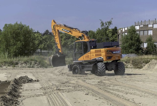 Kolové rypadlo DX160WE-7K má ambice stát se jedním z nejvýznamnějších zástupců nové elektrické řady.