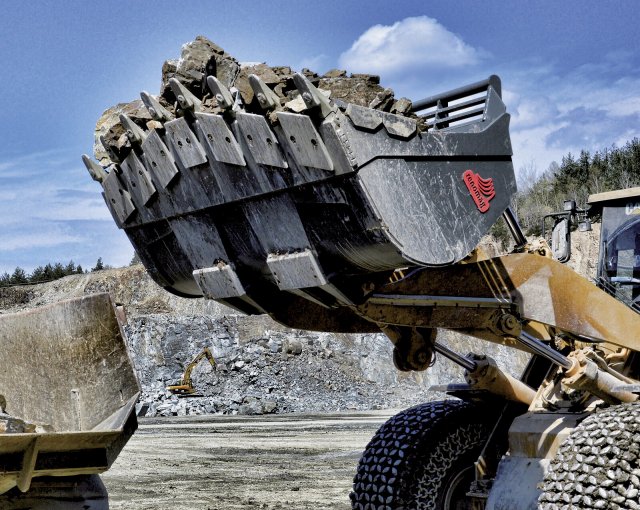 Odolné lopaty a lžíce jsou stálicemi v sortimentu RENOMAG.