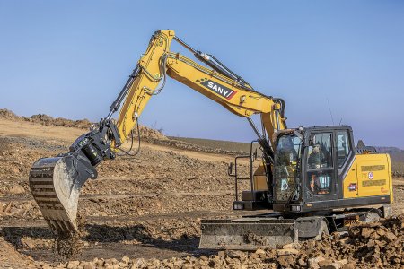 Nové kolové rýpadlo SANY SY155W se může pochlubit speciálními výztuhami v nejvíce namáhaných částech – díky nim stroj zvládne i drsnější zacházení, nebo práci v náročných aplikacích.