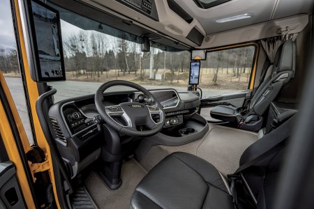Tatra Phoenix třetí generace využívá kabinu DAF XDC (řada Construction), která byla vyvinuta s ohledem na maximální bezpečnost, odolnost a pohodlí.