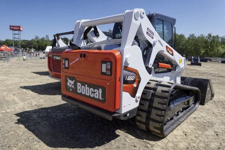 Pásový nakladač Bobcat T650 Stage se s mírnými úpravami vrací zpět a nově se vyrábí přímo v Dobříši.