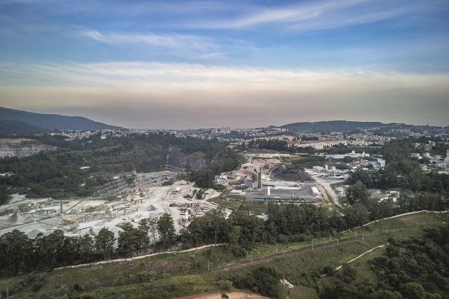 Obalovna RPP 4000 HG umožňuje vyrábět kvalitní asfaltové směsi s vysokým podílem recyklovaného materiálu, aniž by bylo nutné dělat kompromisy v kvalitě nebo výkonu výroby.