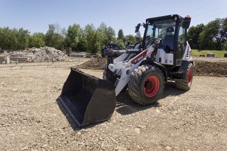 Bobcat L100 nabízí výkon 74 k, standardní lopatu o objemu 1,0 m3 a provozní hmotnost 5 258 kg. Foto: Helena Hejhálková