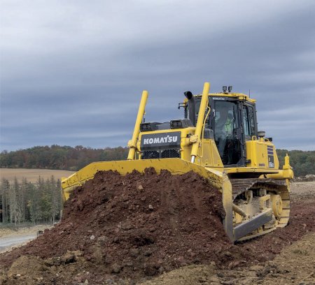 Nejnovější Komatsu D65-18 u kterého nechybí systém systému KOMTRAX.