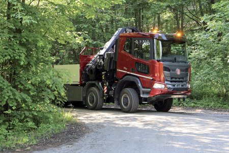 Kombinace tatrováckého podvozku, moderní manipulační techniky a kvalitní nástavby vytváří vozidlo připravené na nejnáročnější úkoly.